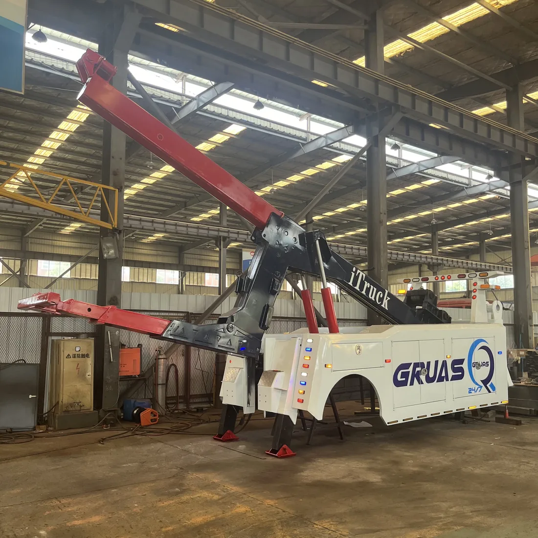 16-ton integrated wrecker in customer livery