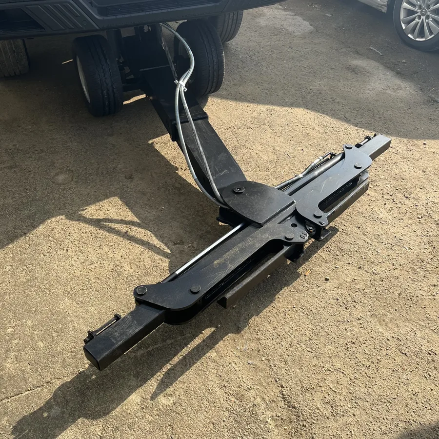 Pickup underlift kit mounted on truck